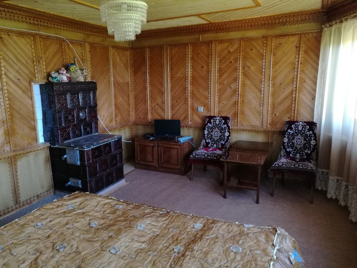 Gutsulska Oselya Vila Kryvopol'ye Exterior foto